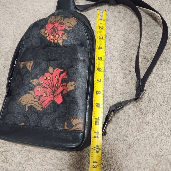 COACH CHARLES PACK IN SIGNATURE WITH HAWAIIAN LILY PRINT - Picture 4 of 7